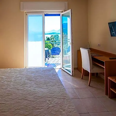 Alpi Hotel 3*